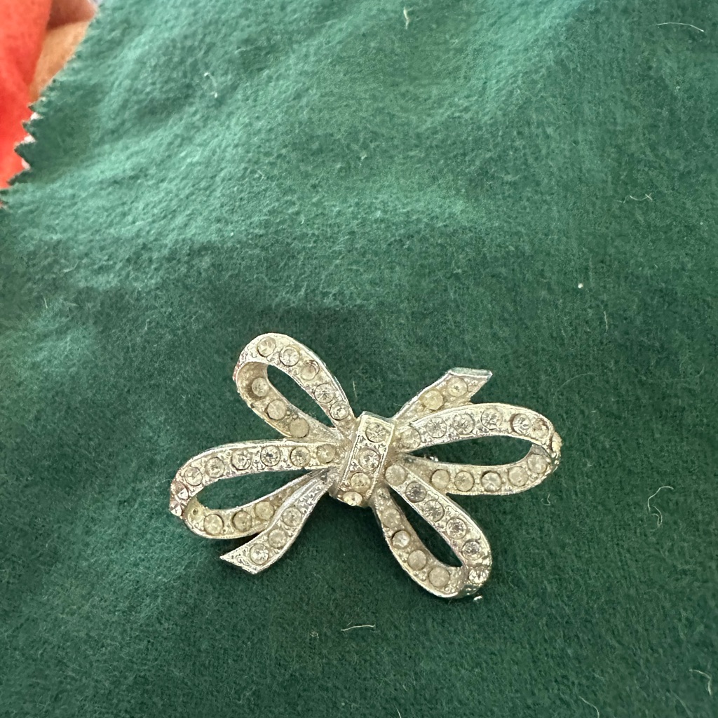 Inc International Concepts Silver Crystal Bow Brooch 10$